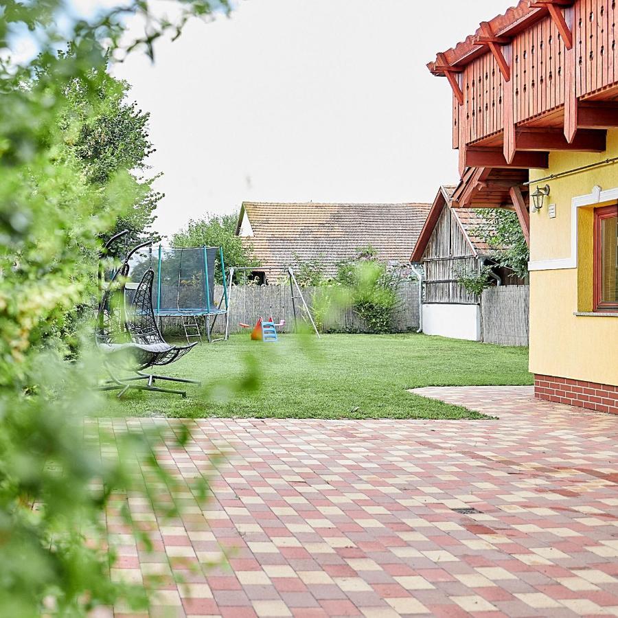 Klaudia Vendeghaz Guest house *